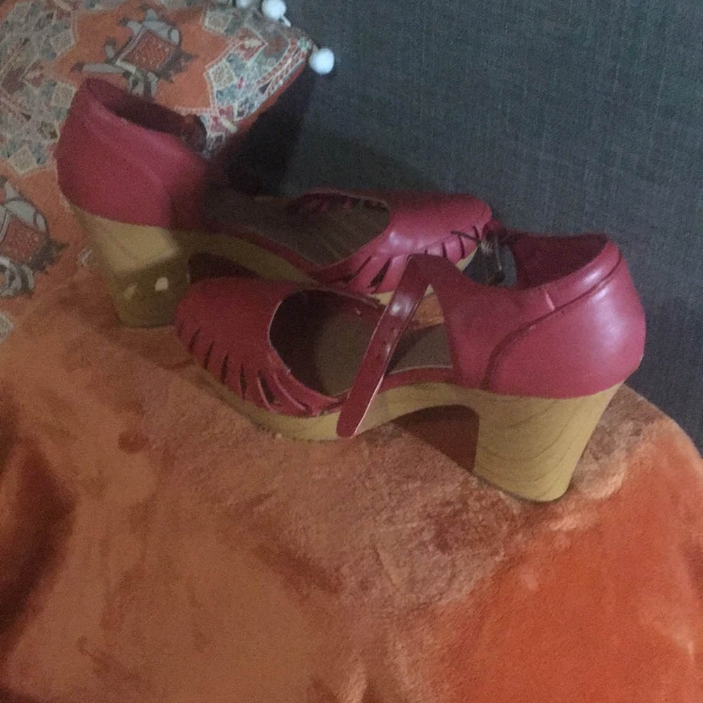 Shoes - Picture 2 of 3